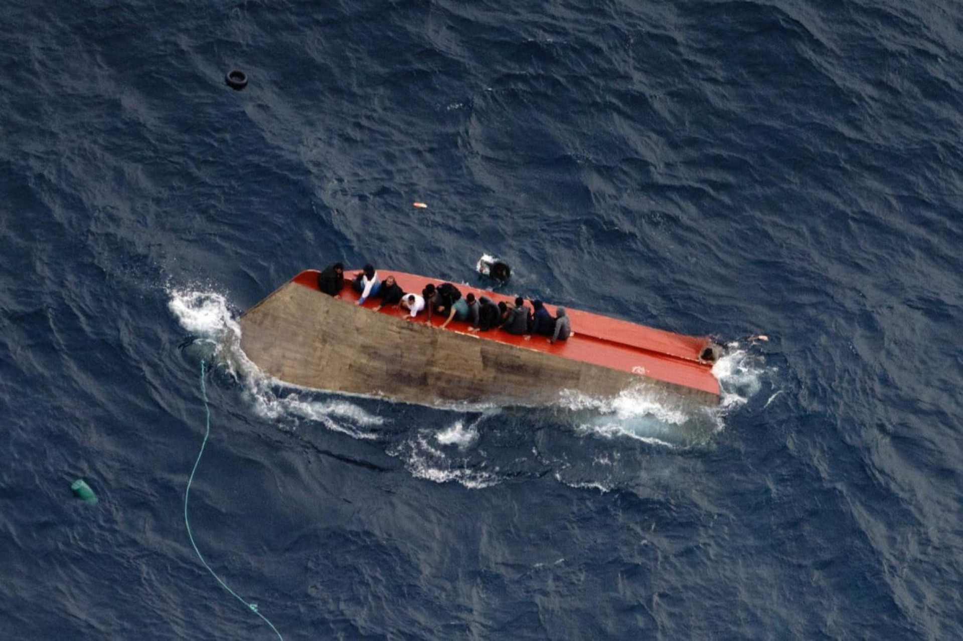 Vídeo: Naufrágio deixa mais de 70 desaparecidos no Mediterrâneo