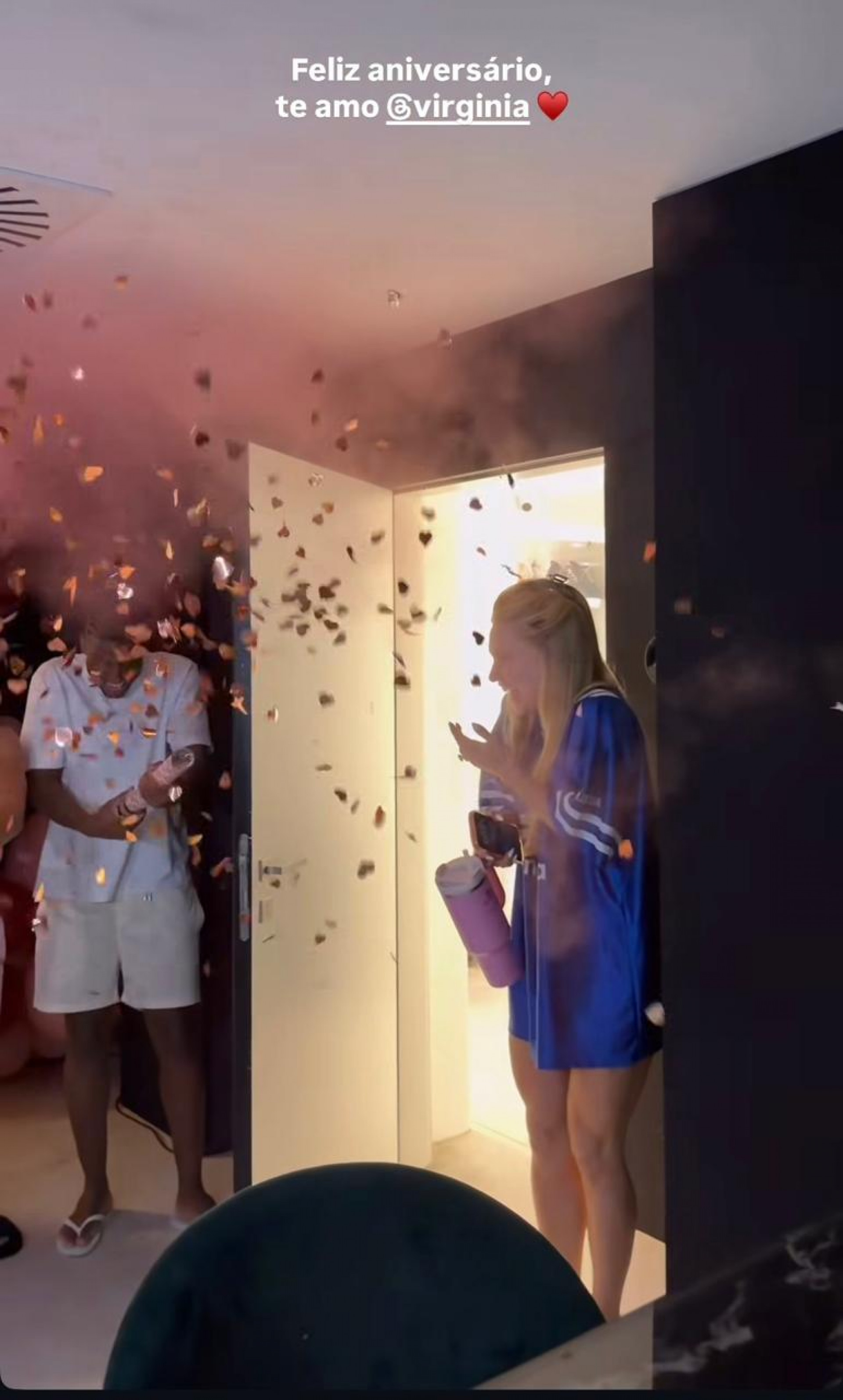 Virginia ganha festa surpresa em Madri pelos 27 anos - Reprodução / Instagram