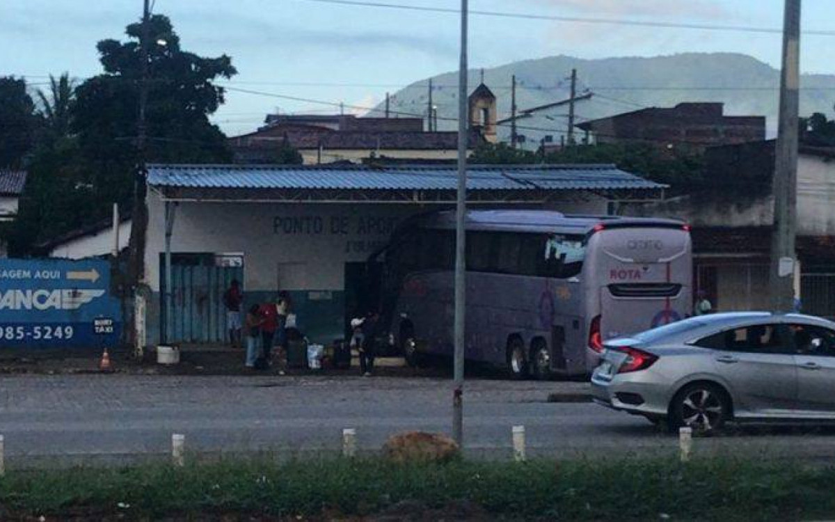 Ônibus invade rodoviária e deixa dois mortos e três feridos no interior da Bahia