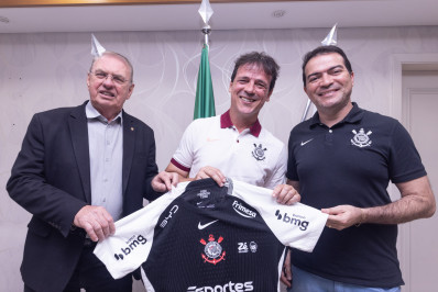 Corinthians anuncia a contratação do técnico Fernando Diniz