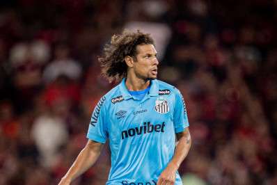 Volante do Santos, Arão destaca carinho e respeito pela torcida do Flamengo