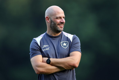 Vídeo: Franclim Carvalho comanda primeiro treino em retorno ao Botafogo