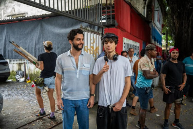 Discreto, filho de Wagner Moura surpreende ao postar fotos e recebe elogios: 'Tem o molho do pai'