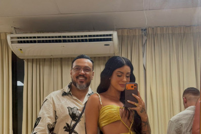 Belo se declara para namorada em show em Paraty: 'Quando for a lua de mel, a gente vai ter que vir para cá'