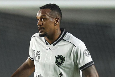 Edenilson avalia início no Botafogo e mira conquistas: 'Sonho em levantar um troféu'