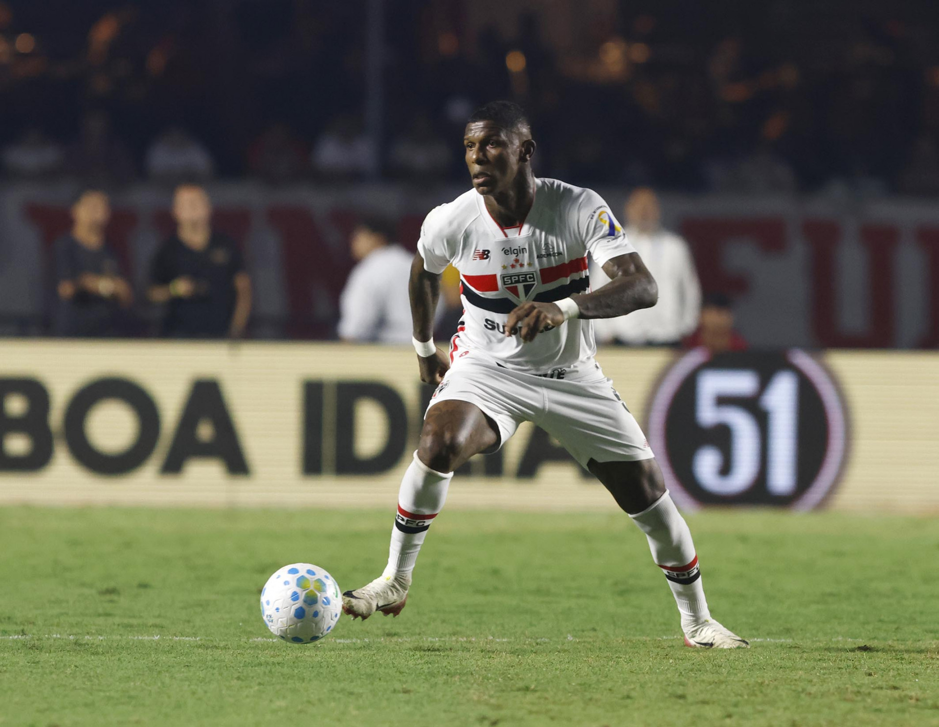 São Paulo inicia processo de rescisão com Arboleda, alvo do Vasco