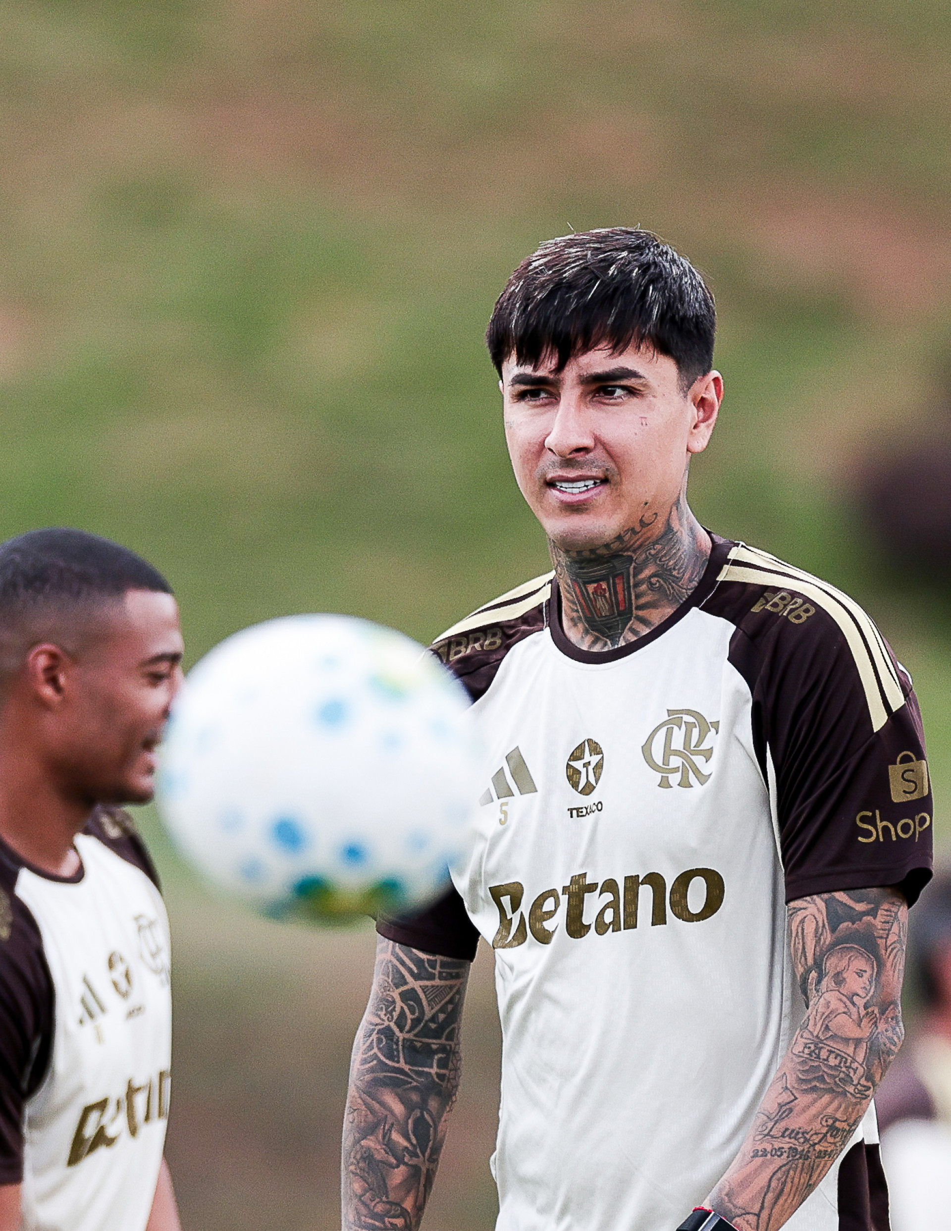 Pulgar em treino pelo Fla