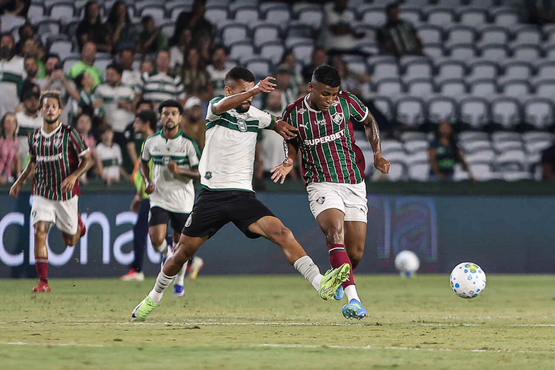 Presidente do Fluminense reclama de falta de crit&eacute;rio da arbitragem