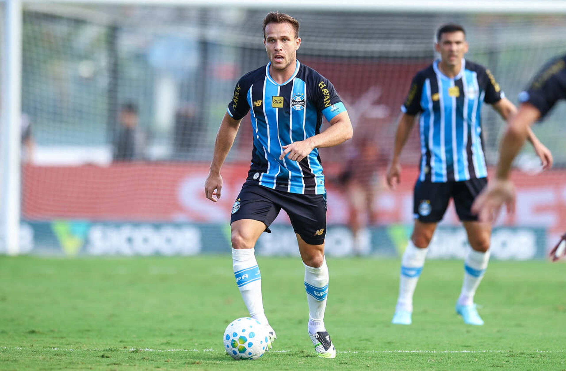 Arthur admite retorno precoce de les&atilde;o e frisa complexidade de renova&ccedil;&atilde;o com o Gr&ecirc;mio