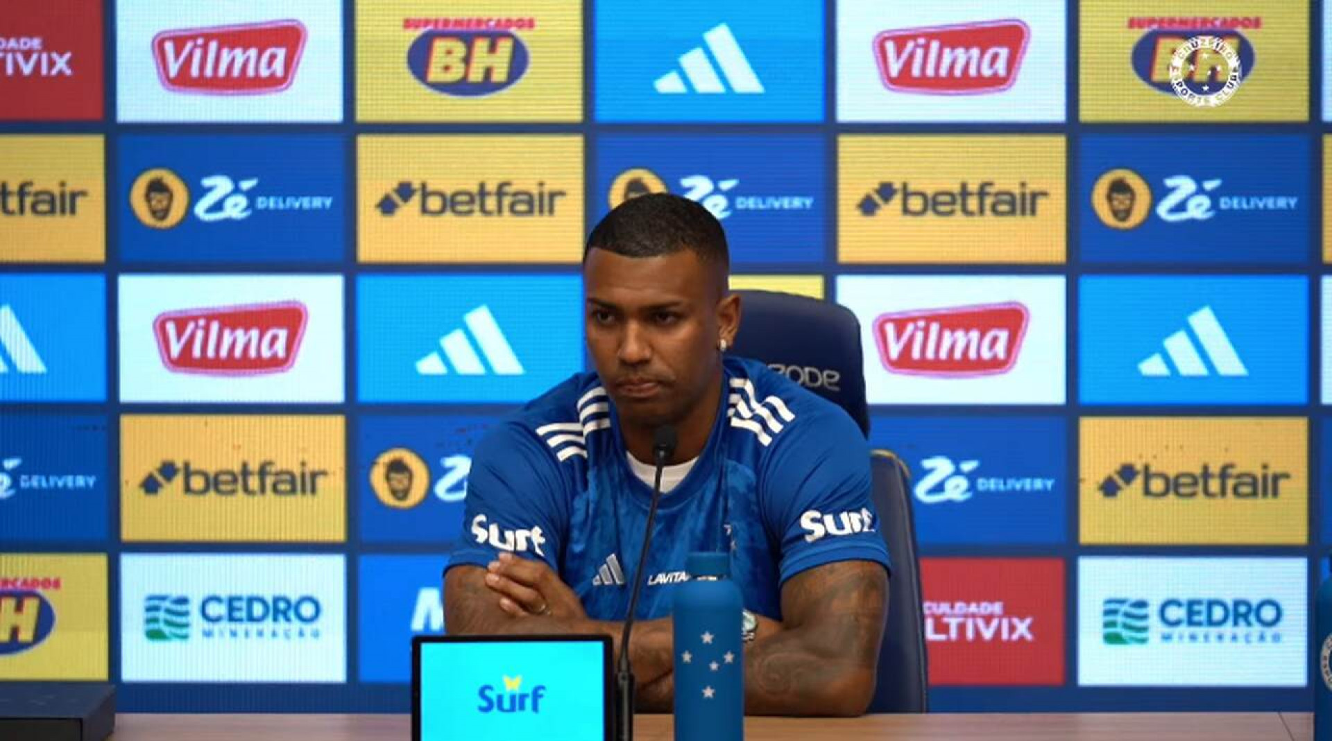 Cruzeiro afasta Walace e corta volante da estreia na Libertadores