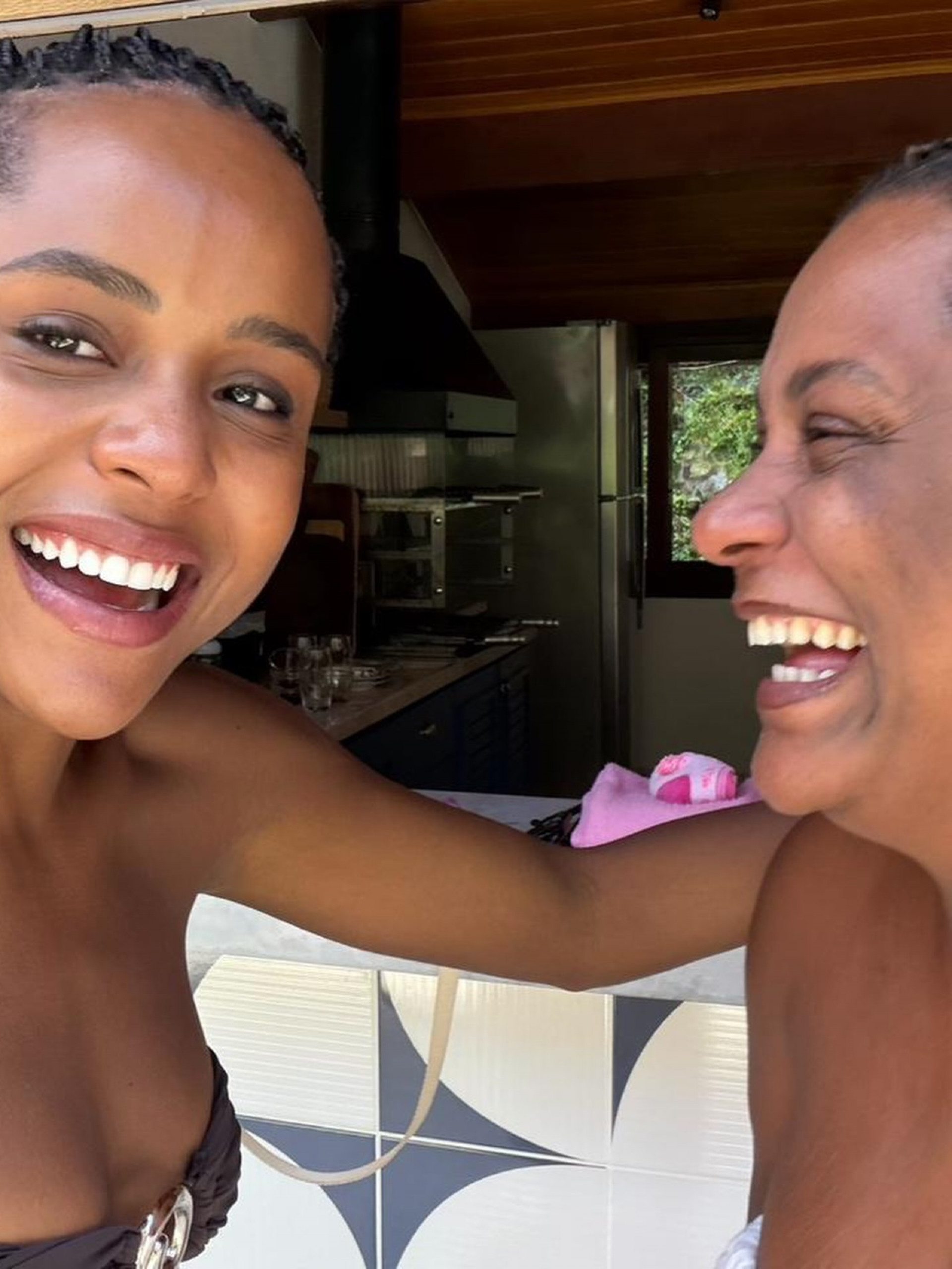 Duda Santos curte folga com a família e compartilha registros: 'Meus amores da vida' - Reprodução Instagram