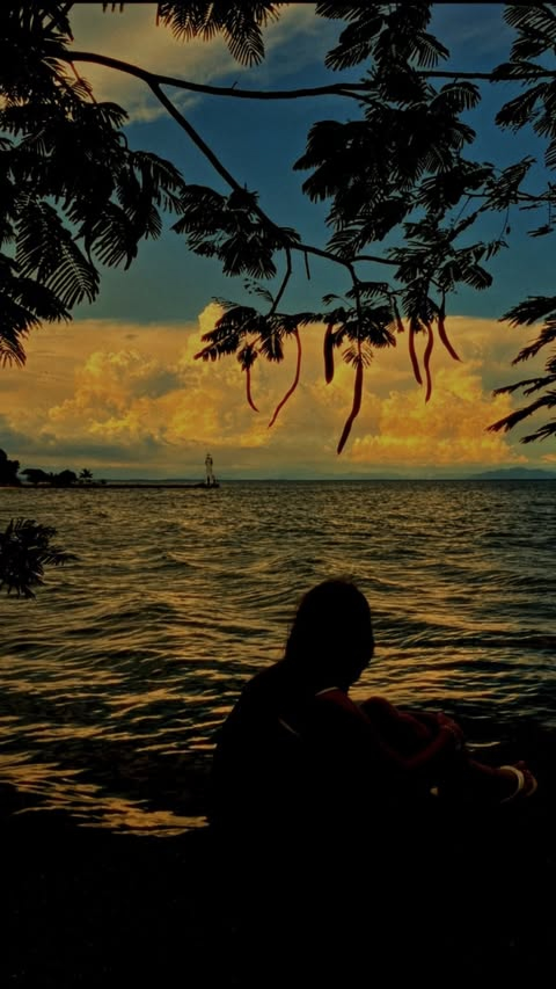 Ex-marido de Deborah Secco publica momentos com a filha e a namorada durante viagem à Ilha de Paquetá