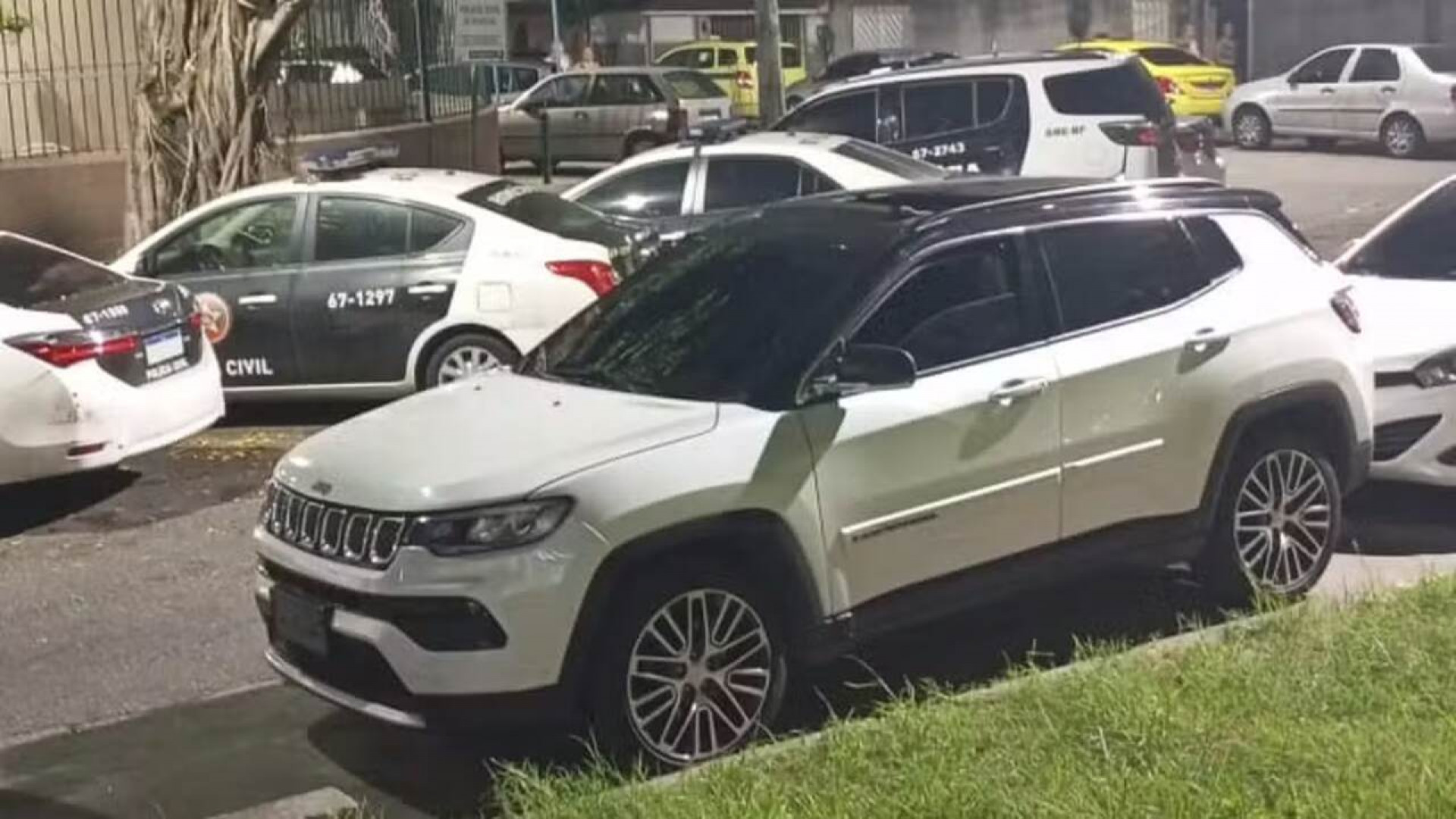 John Kennedy, do Fluminense, tem carro roubado no Rio de Janeiro; Pol&iacute;cia Civil investiga