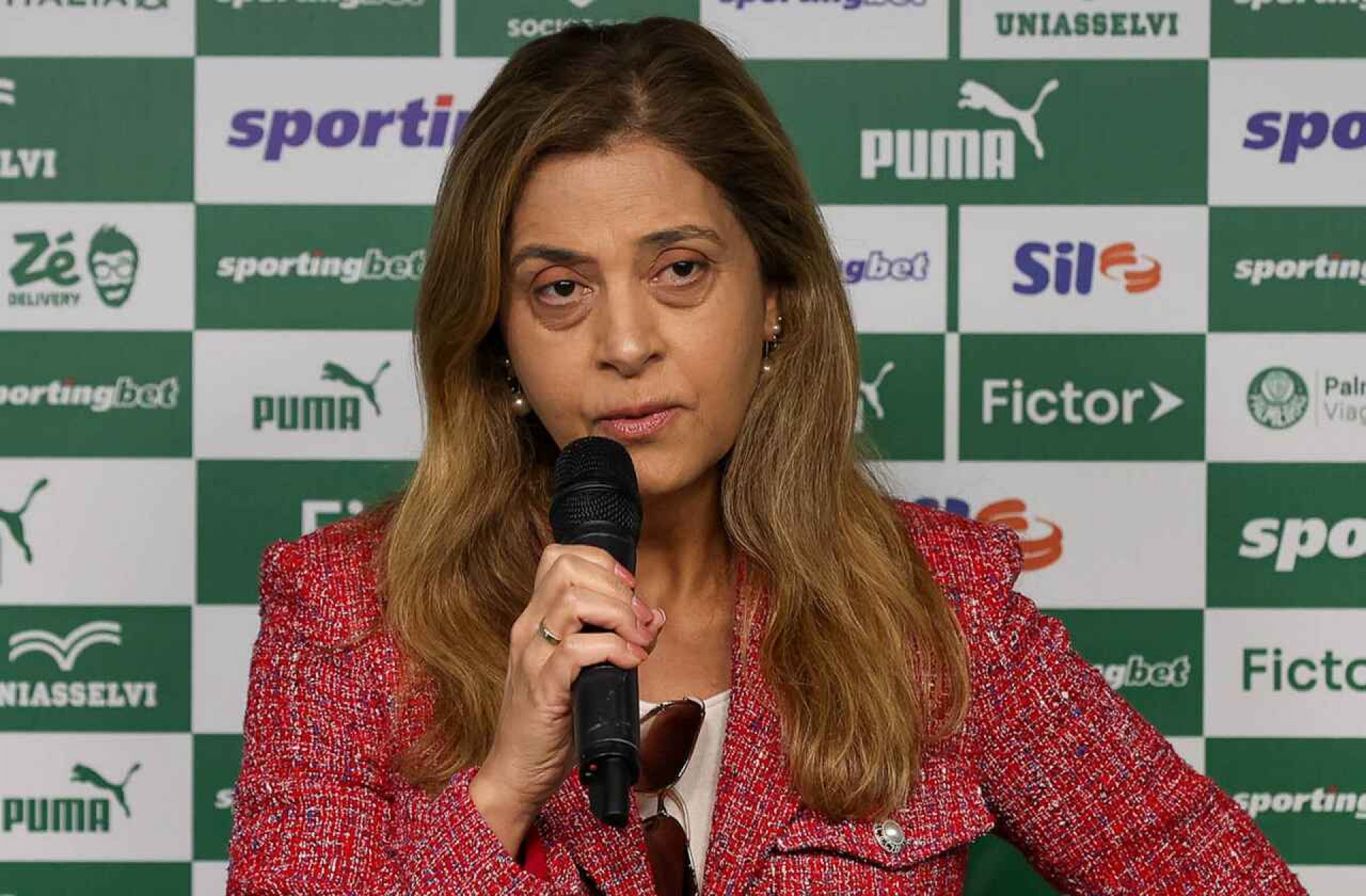 Leila cobra por liga e alfineta: “T&ecirc;m clubes que se acham Real Madrid da Shopee”
