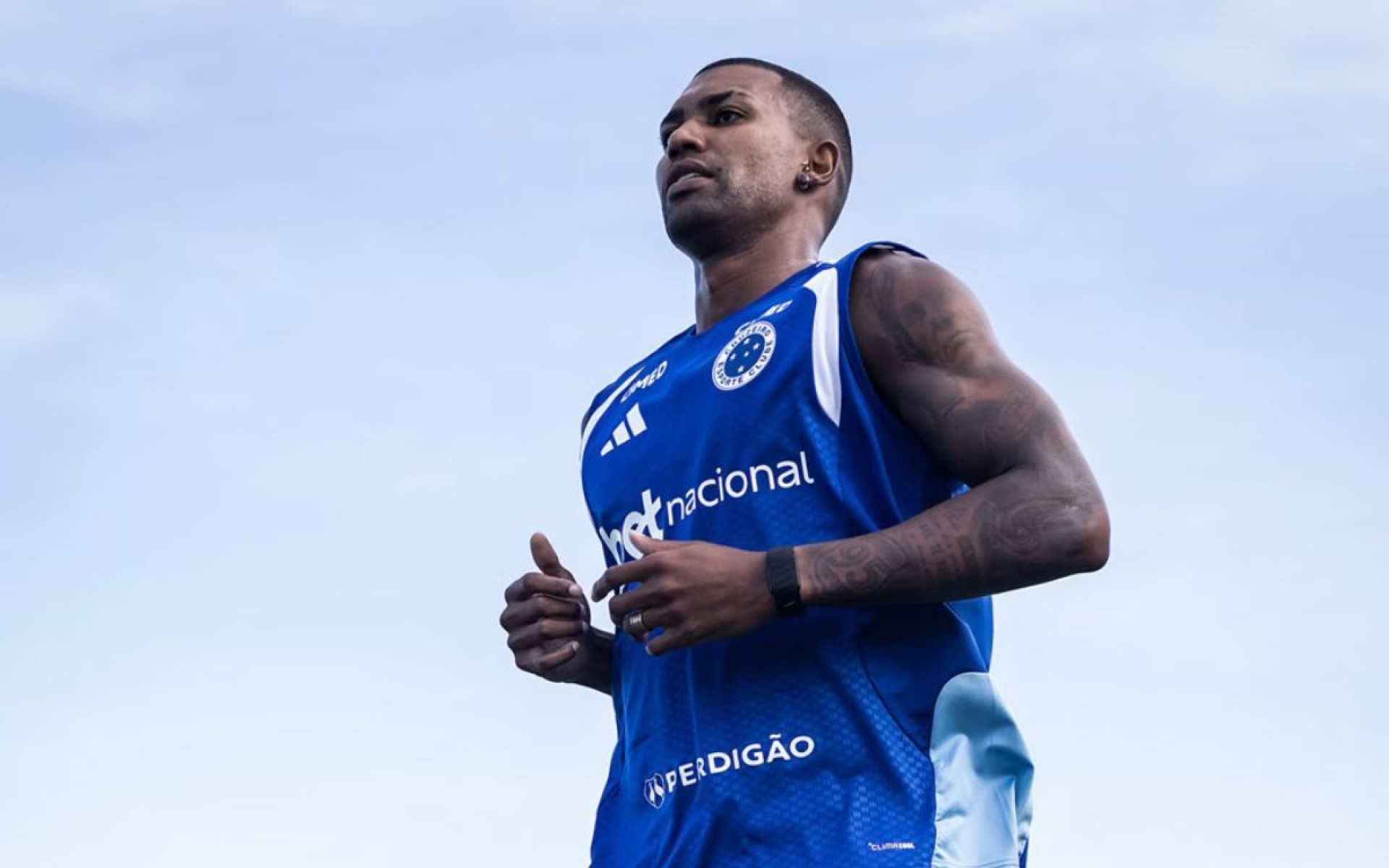 Especulado no Vasco, Walace é afastado pelo Cruzeiro por indisciplina