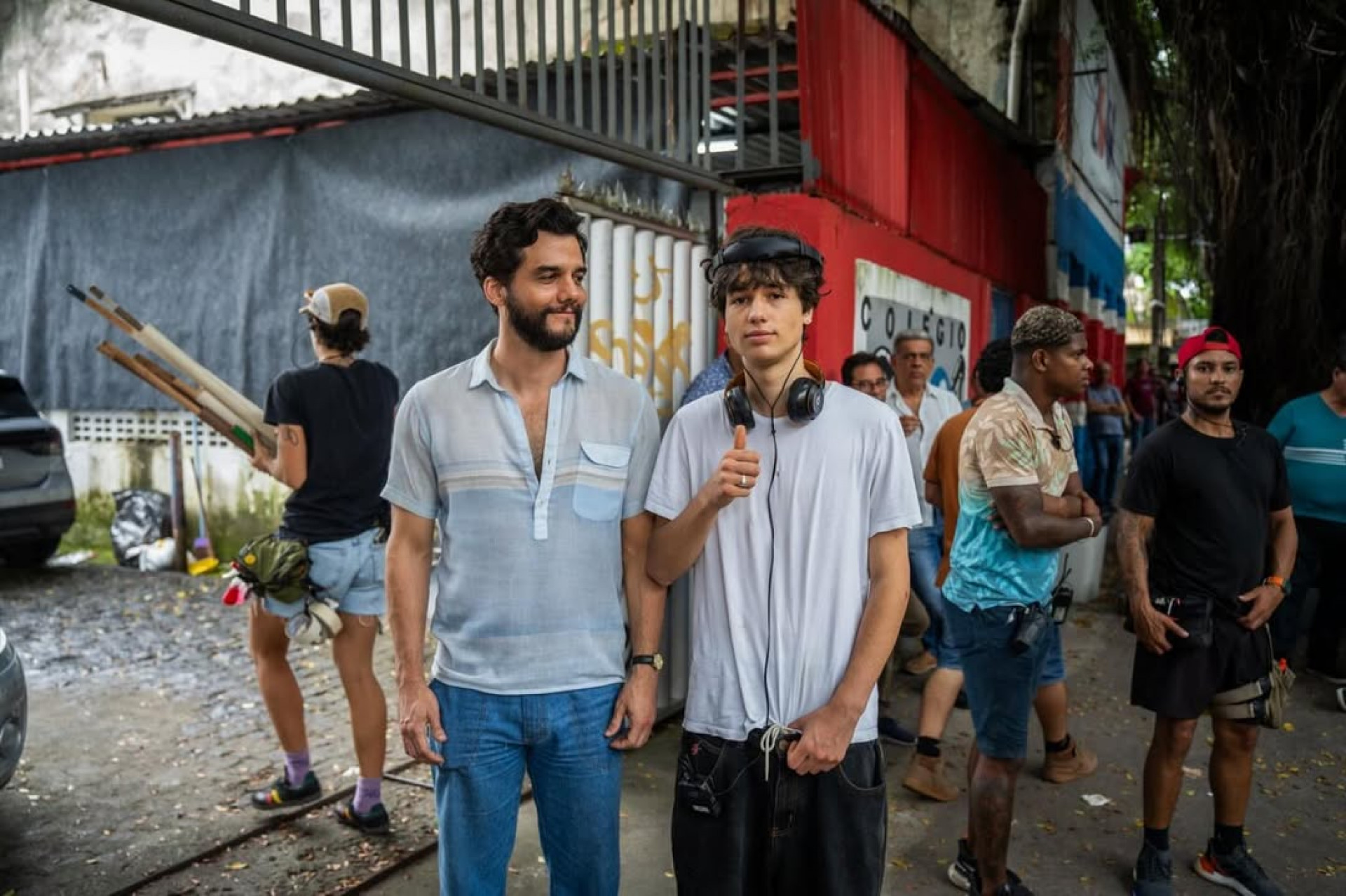 Discreto, filho de Wagner Moura surpreende ao postar fotos e recebe elogios: 'Tem o molho do pai'
