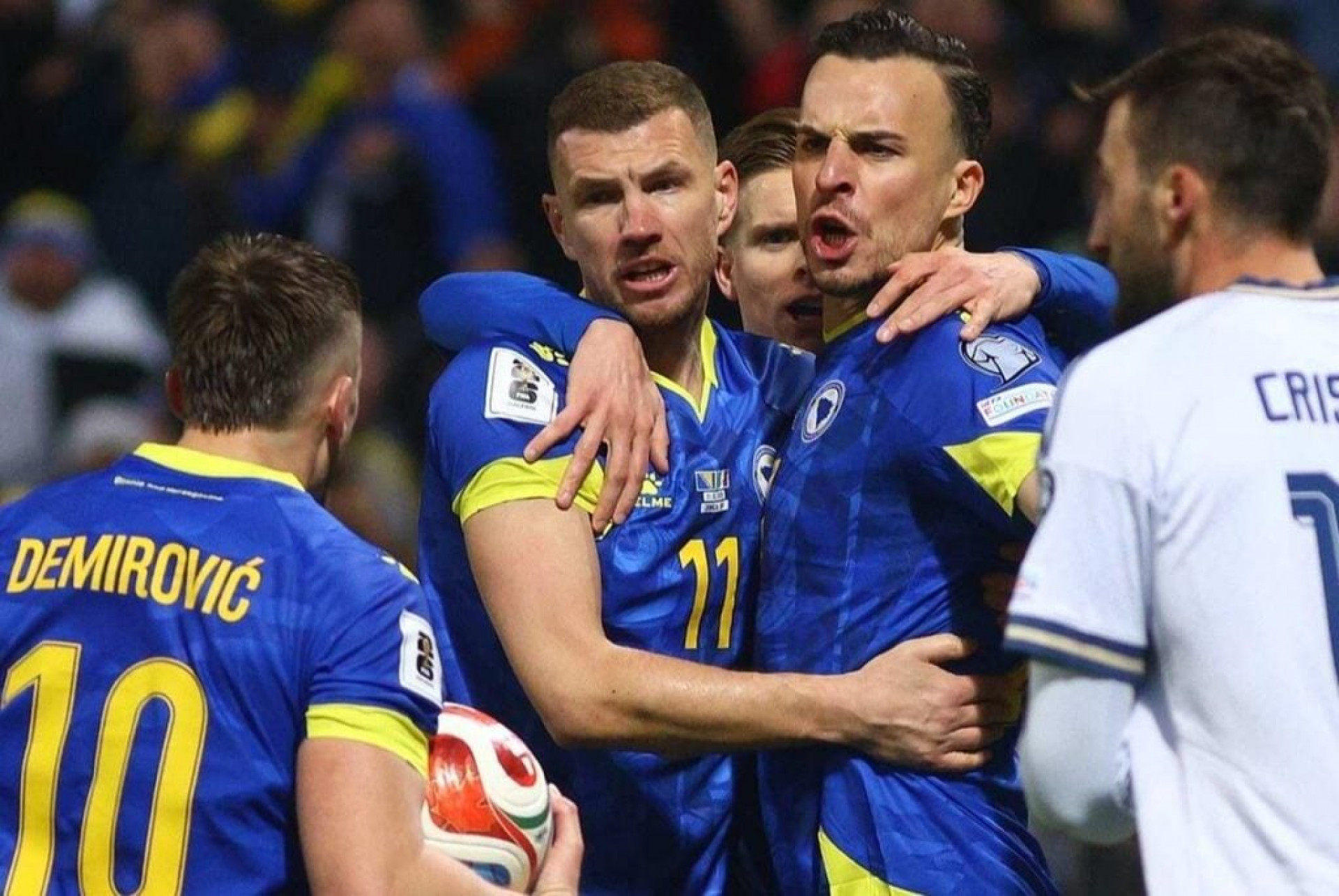 G&acirc;ndula exibe cola rouba de Donnaruma e recebe convite para acompanhar a B&oacute;snia na Copa