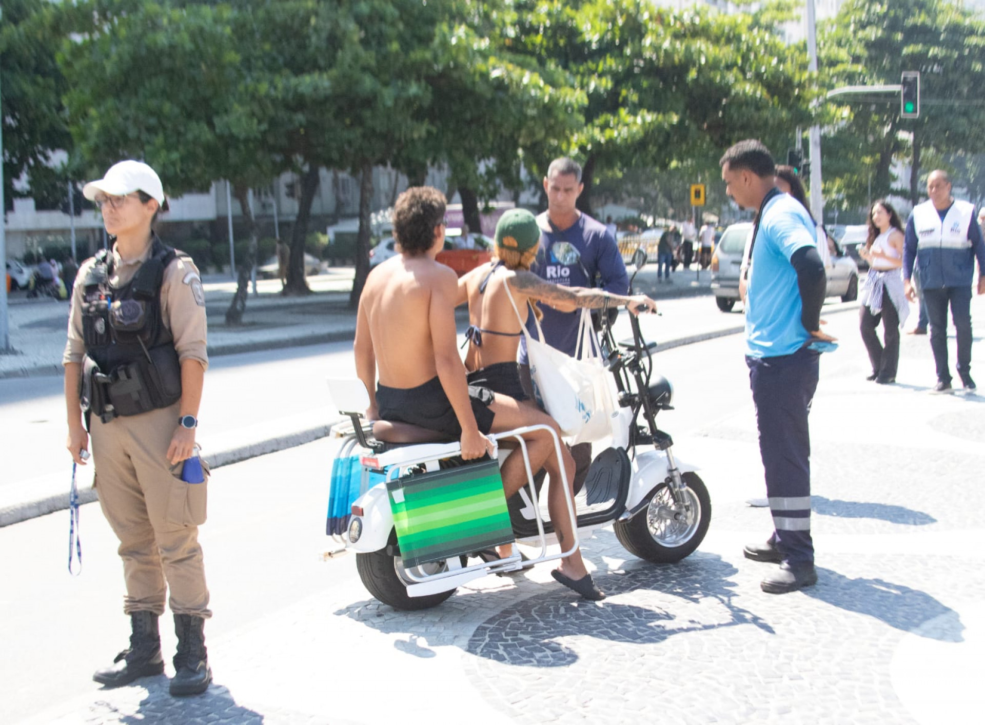 Seop já iniciou a fiscalização das motos elétricas no Rio - Érica Martin / Agência O Dia