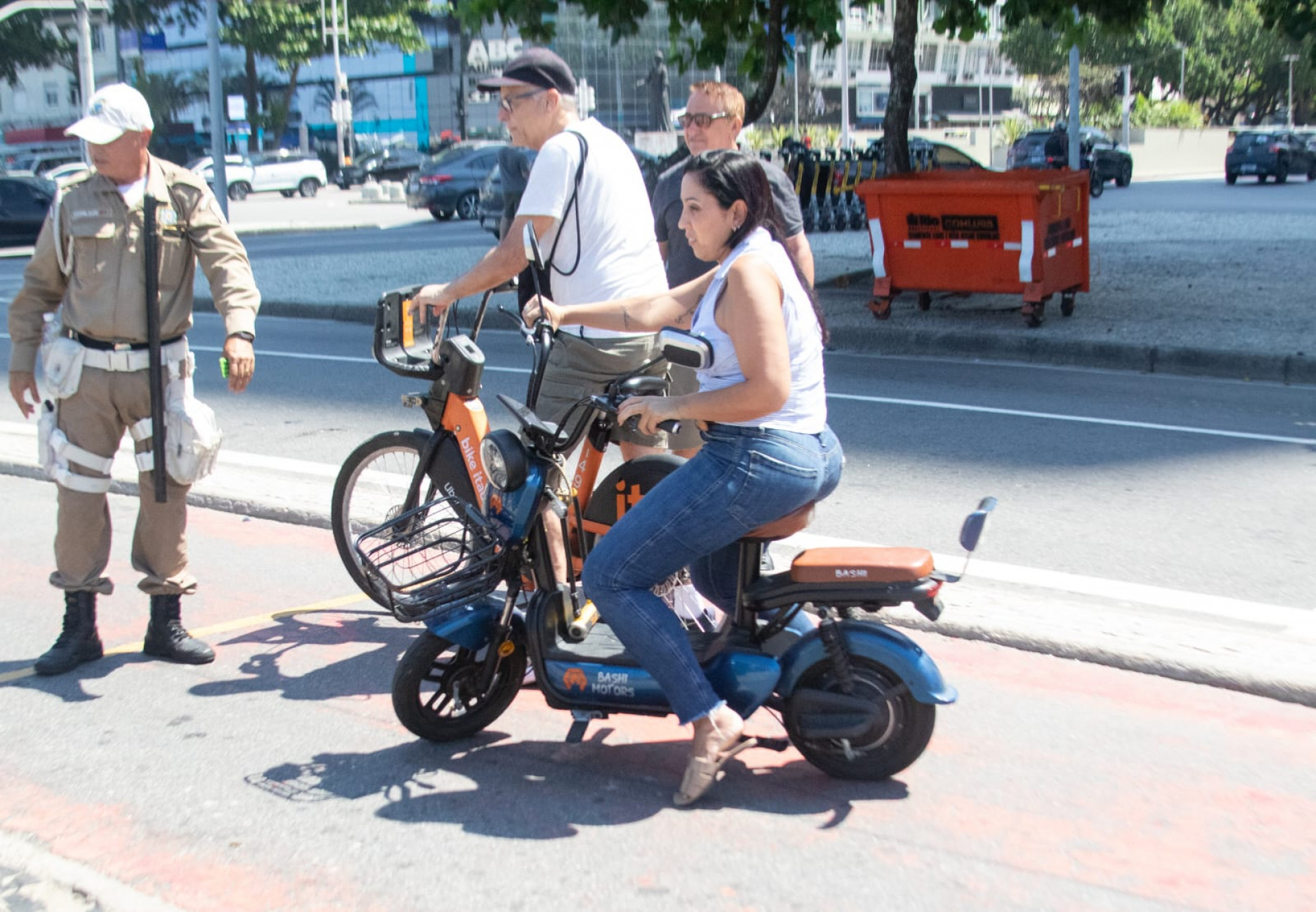 Ciclomotores não podem mais circular nas ciclovias do Rio - Érica Martin / Agência O Dia