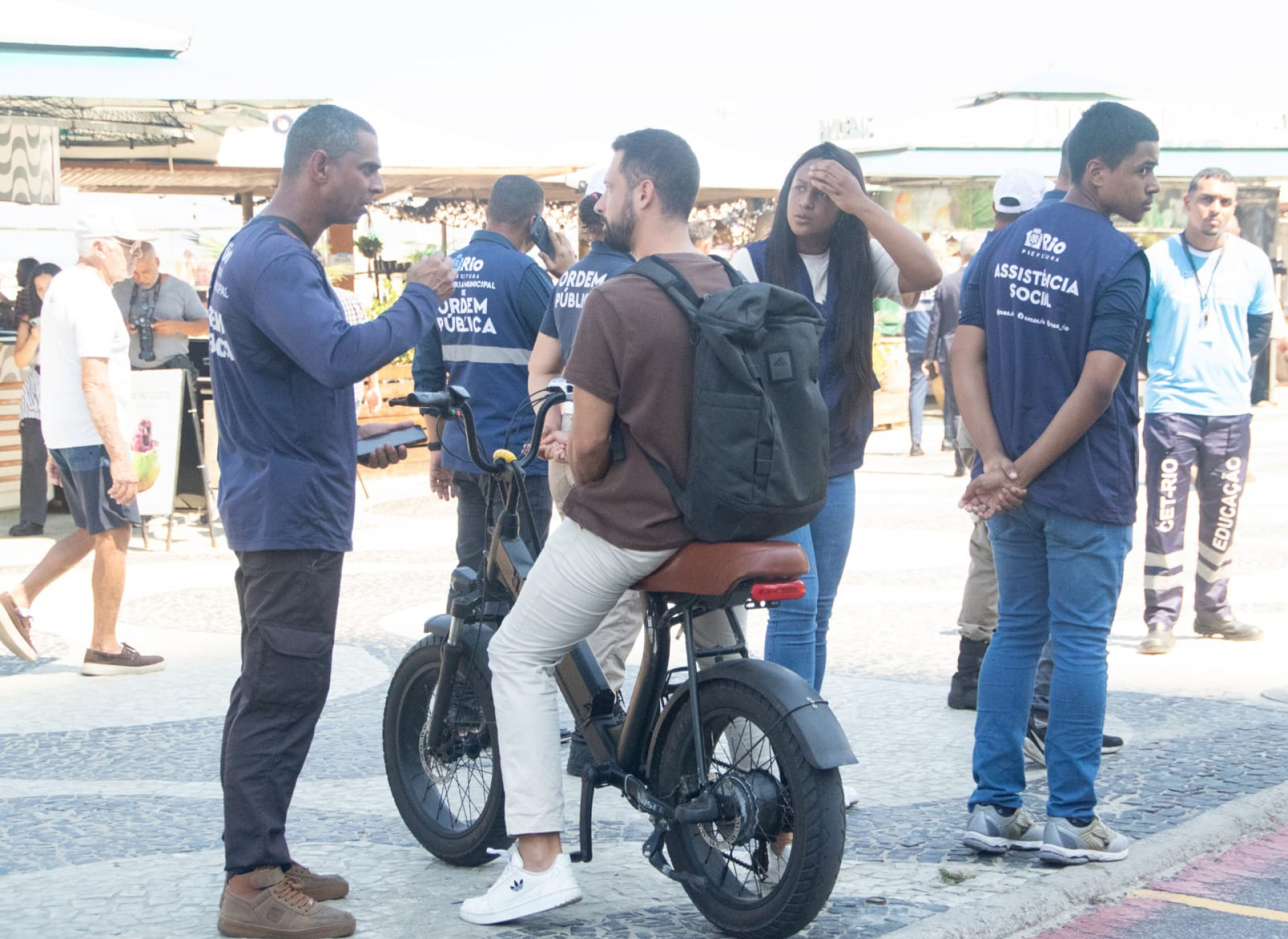 Fiscalização da Seop na Praia do Leme, na Zona Sul - Érica Martin / Agência O Dia