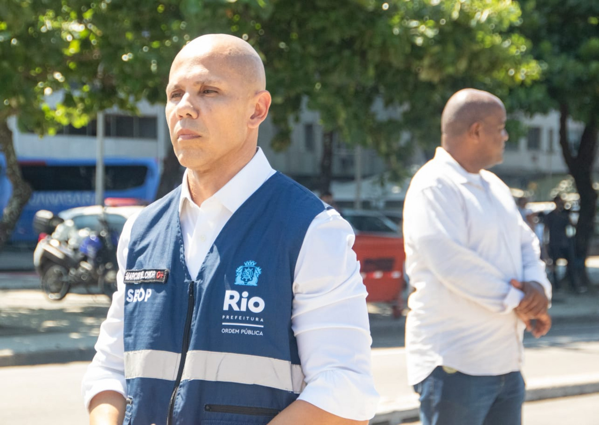 Marcus Belchior, secretário da Seop, acompanhou a fiscalização na Praia do Leme - Érica Martin / Agência O Dia