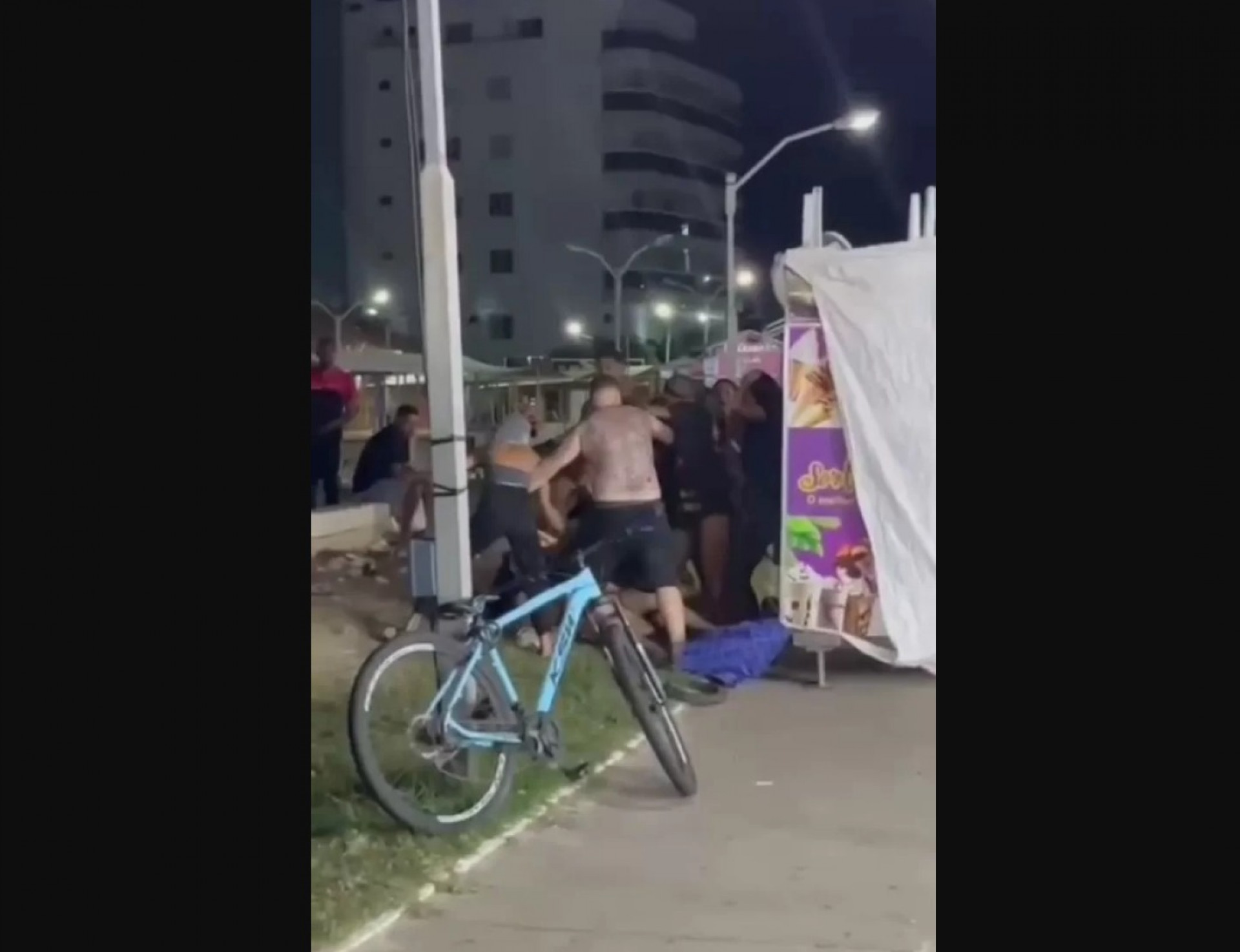 Confusão na Praia do Forte termina em agressões em Cabo Frio