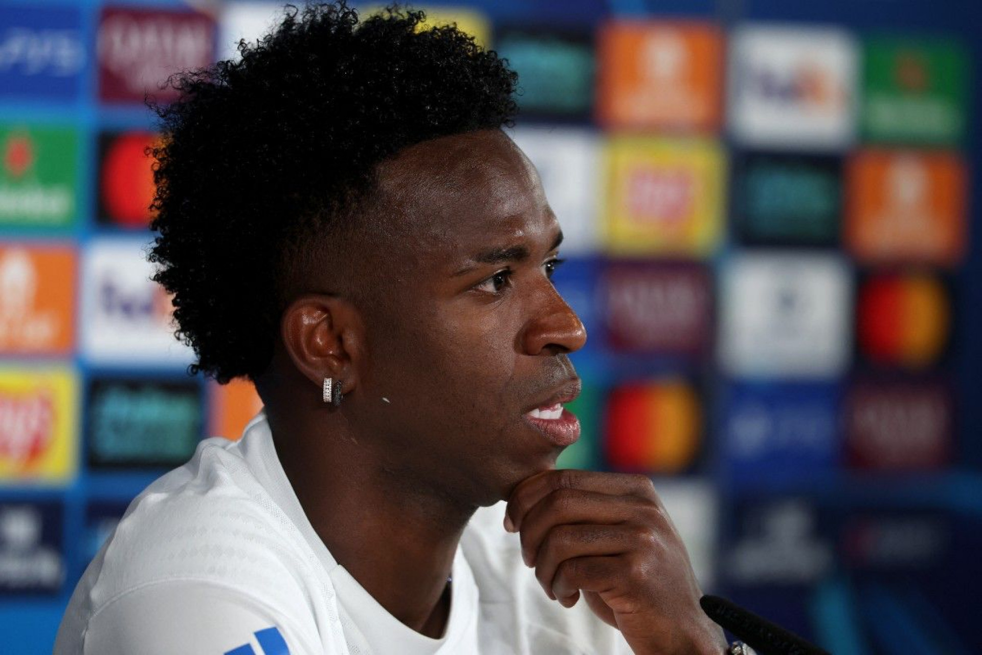 Vini Jr prega tranquilidade sobre renovação e reafirma Real Madrid como 'clube dos sonhos'