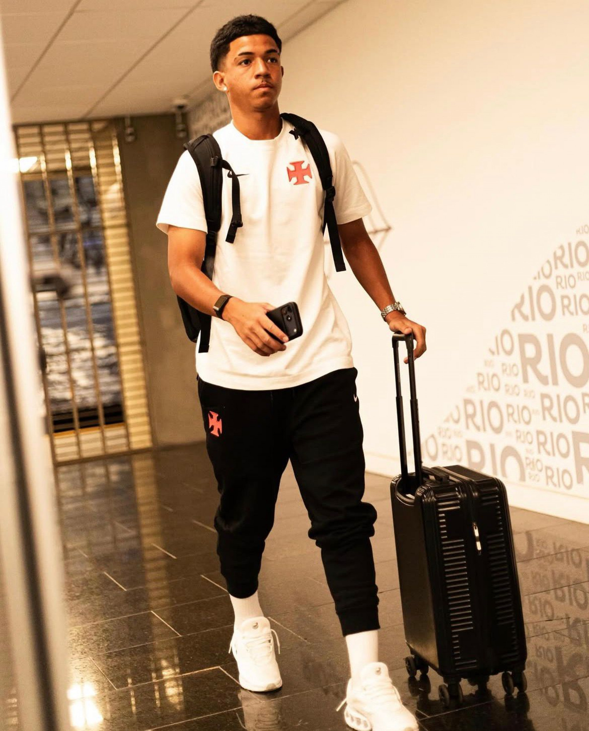 Destaque nas categorias de base, o jovem Andrey viajou com a delegação vascaína para Buenos Aires