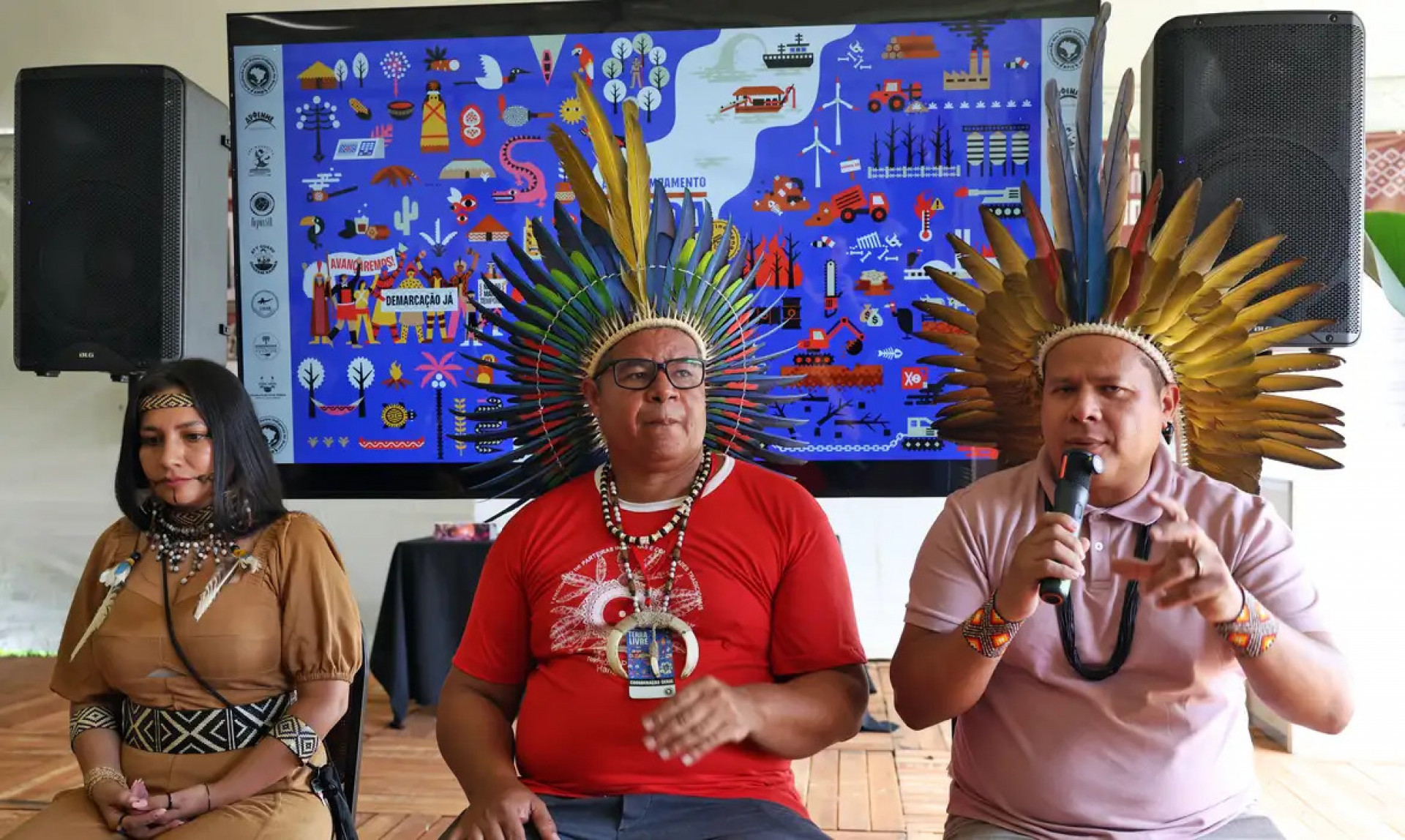 Indígenas esperam receber Lula no Acampamento Terra Livre