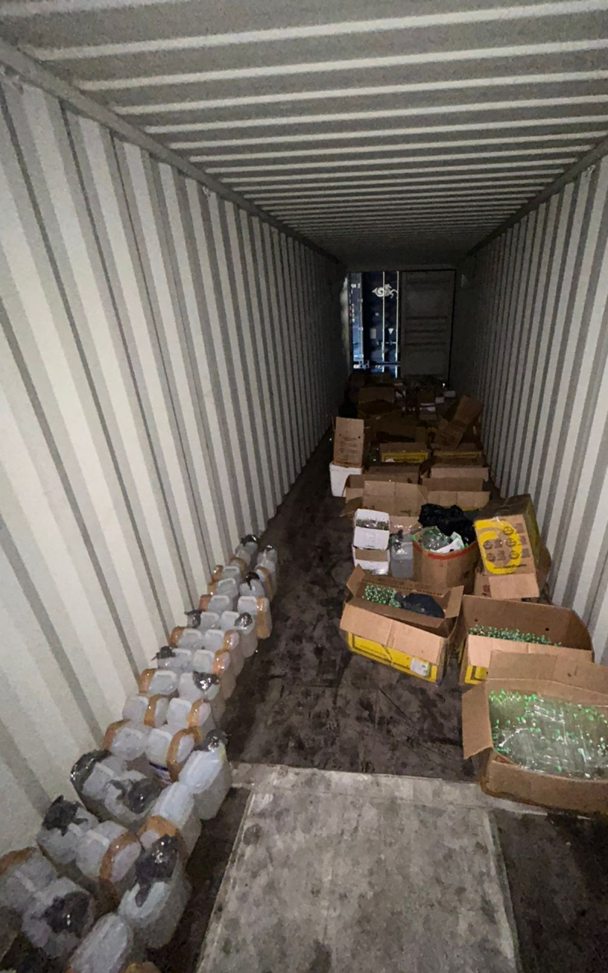 Drogas foram encontradas armazenadas em contêiner - Divulgação
