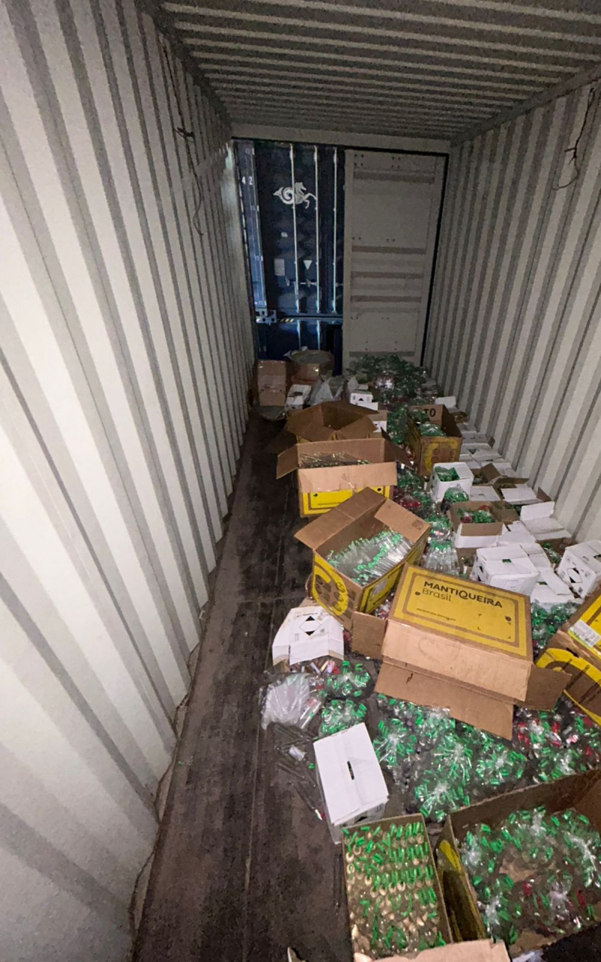 Drogas foram encontradas armazenadas em contêiner - Divulgação