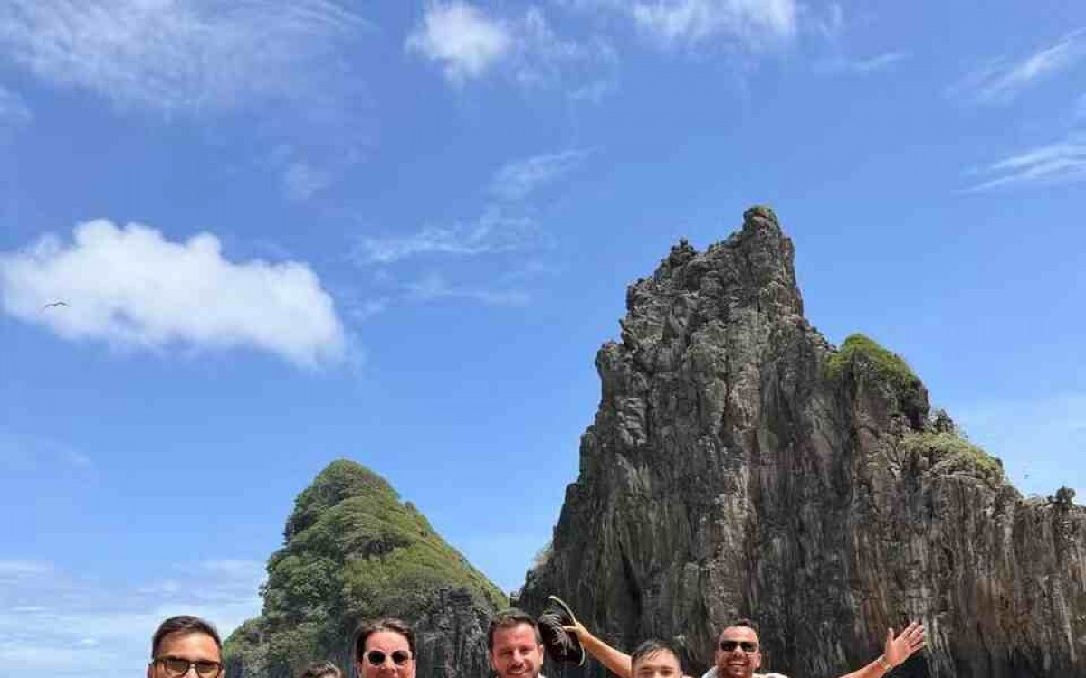 Rom&aacute;rio viaja com amiga de ex e deixa affair de fora; decis&atilde;o leva ao fim da rela&ccedil;&atilde;o