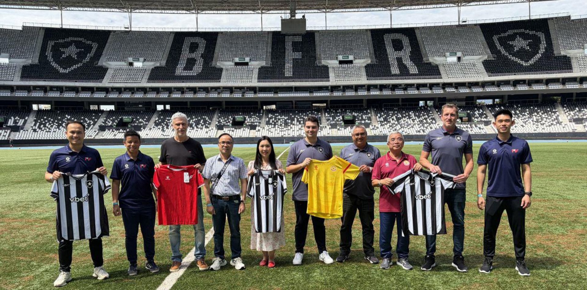 Botafogo recebe delegação da PVF Football Academy
