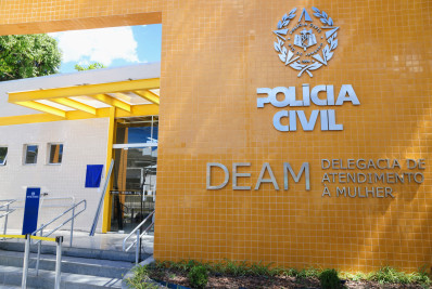 Briga de família termina com jovem atacada por pitbull