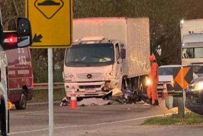 Motociclista morre após colidir em caminhão na BR-393, em Paraíba do Sul