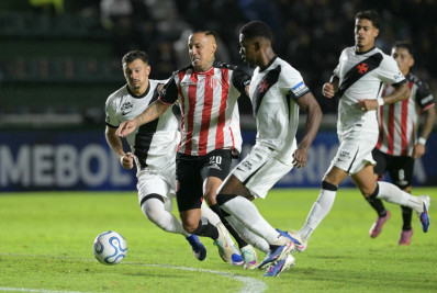 Time alternativo do Vasco fica no empate com o Barracas Central pela Sul-Americana