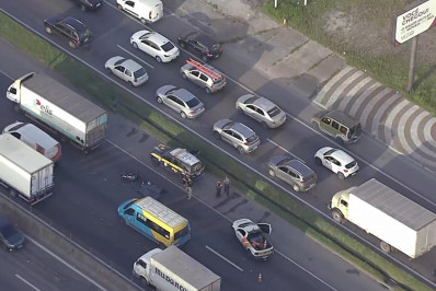 Duas pessoas morrem em acidente na Rodovia Washington Luiz, em Duque de Caxias