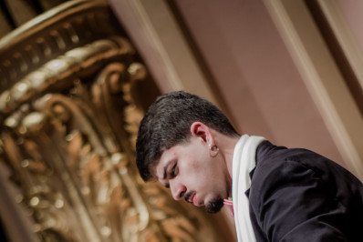 Pianista Felipe Naim se apresenta neste sábado (11) na Parada do Chocolate