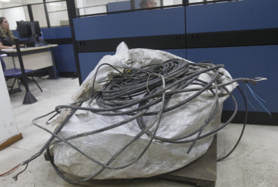 Três são presos em flagrante durante ação contra ferros-velhos clandestinos em Meriti