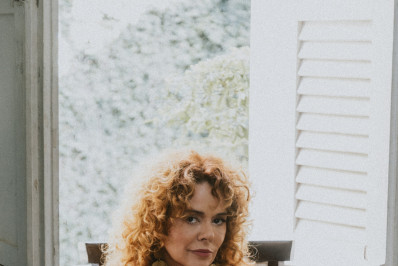 Cantora Tamy homenageia Roberto Carlos em show no Centro: 'Referência'