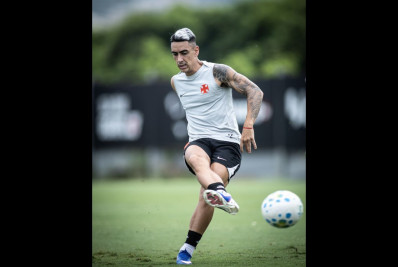 De olho na Copa, Puma Rodríguez avalia disputa por titularidade no Vasco