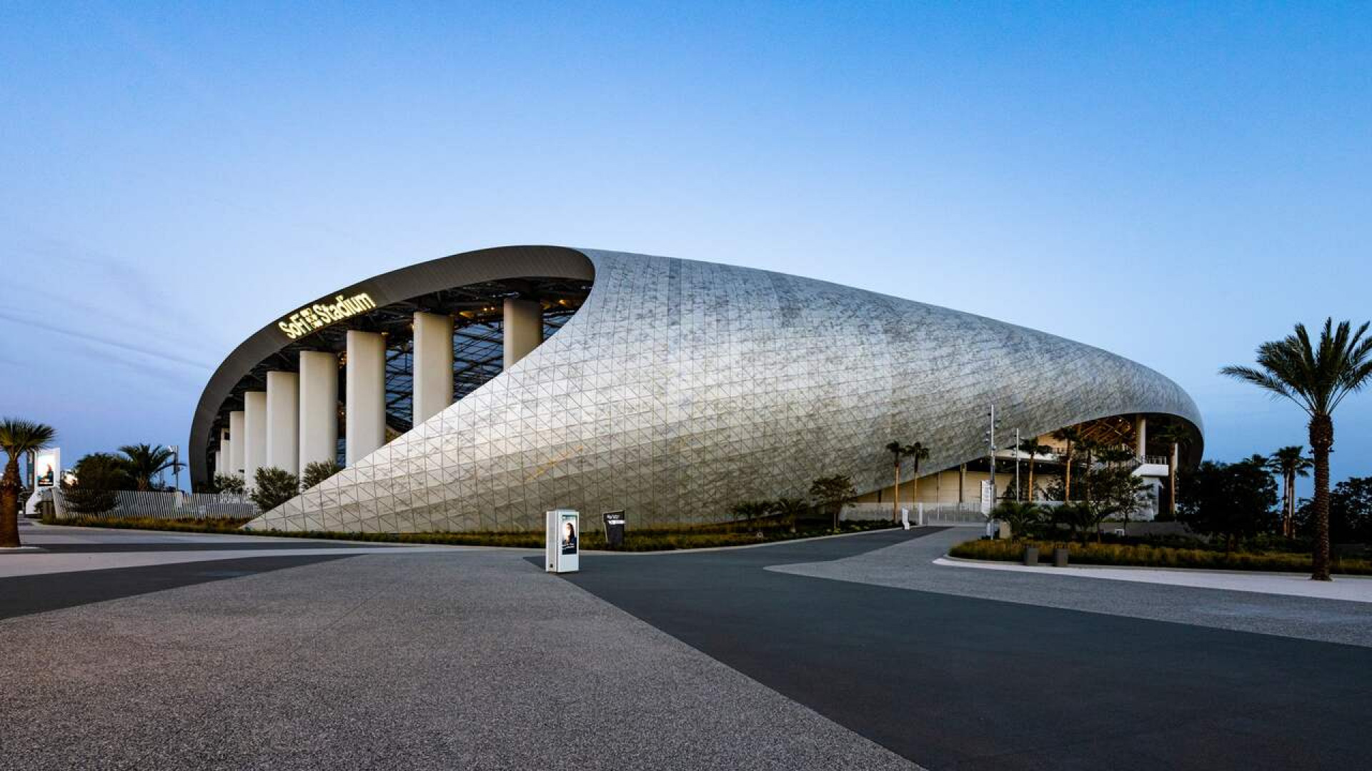 Funcion&aacute;rios de est&aacute;dio da Copa do Mundo amea&ccedil;am greve; entenda