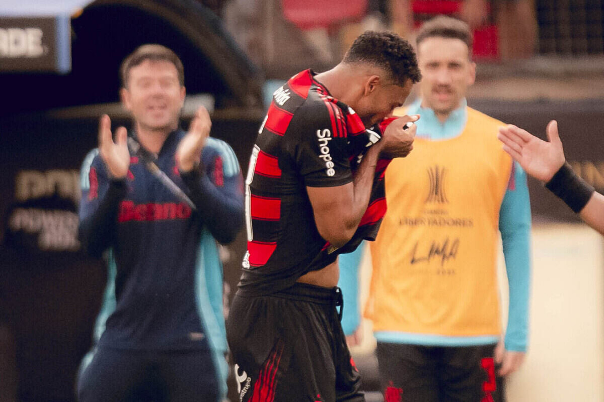 Danilo, do Flamengo, revela que quase se aposentou ap&oacute;s vencer a Libertadores