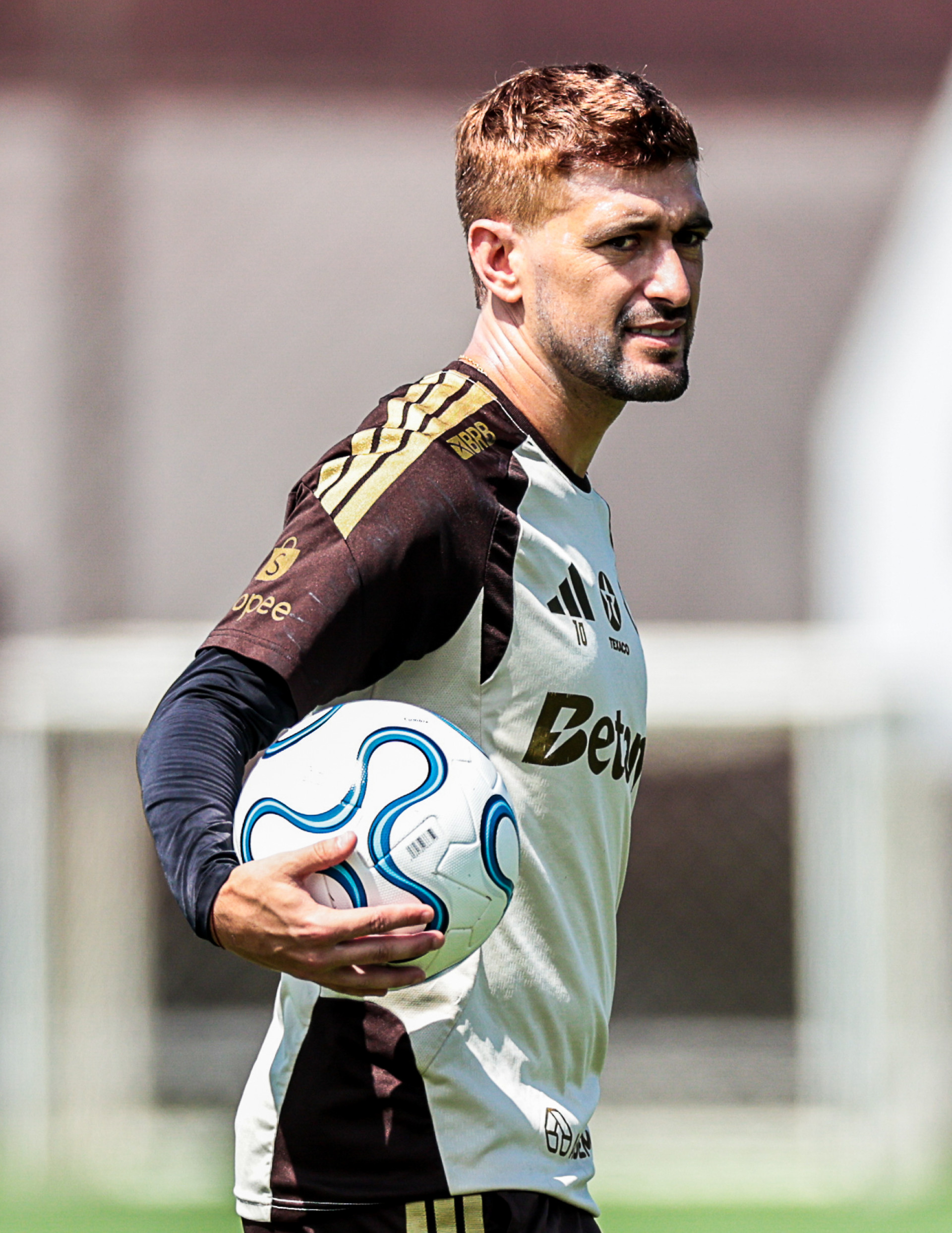 Visual de Arrascaeta em treino do Flamengo, no Ninho do Urubu - Gilvan de Souza / Flamengo