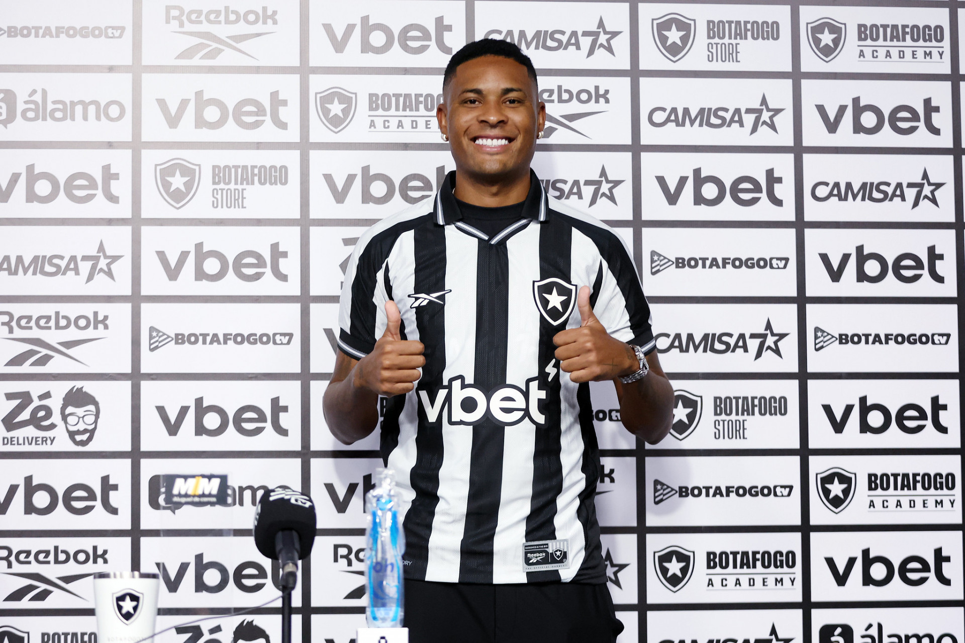 Caio Roque chegou ao Botafogo por empr&eacute;stimo junto &agrave; Portuguesa-SP - V&iacute;tor Silva/Botafogo