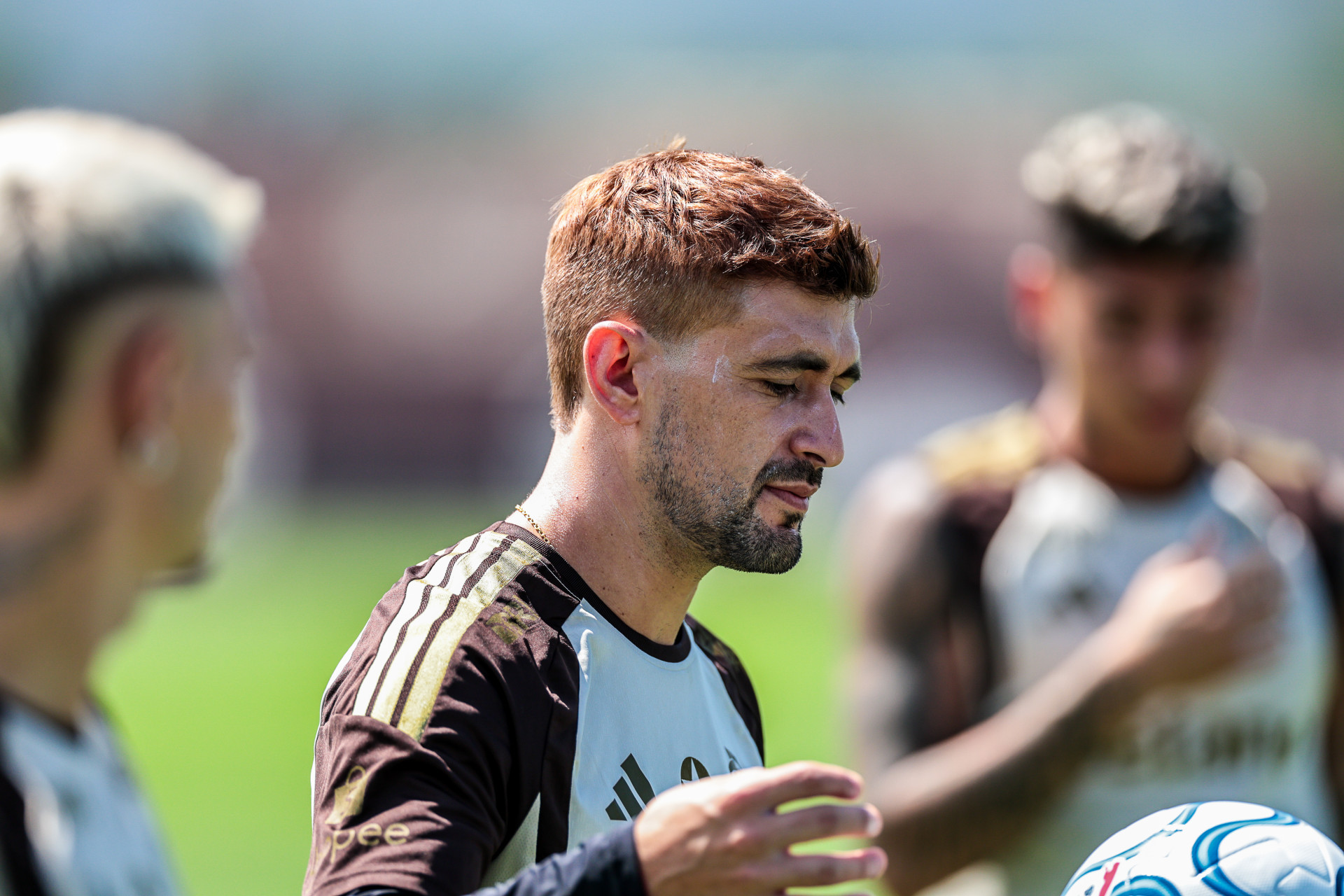 Visual de Arrascaeta em treino do Flamengo, no Ninho do Urubu - Gilvan de Souza / Flamengo