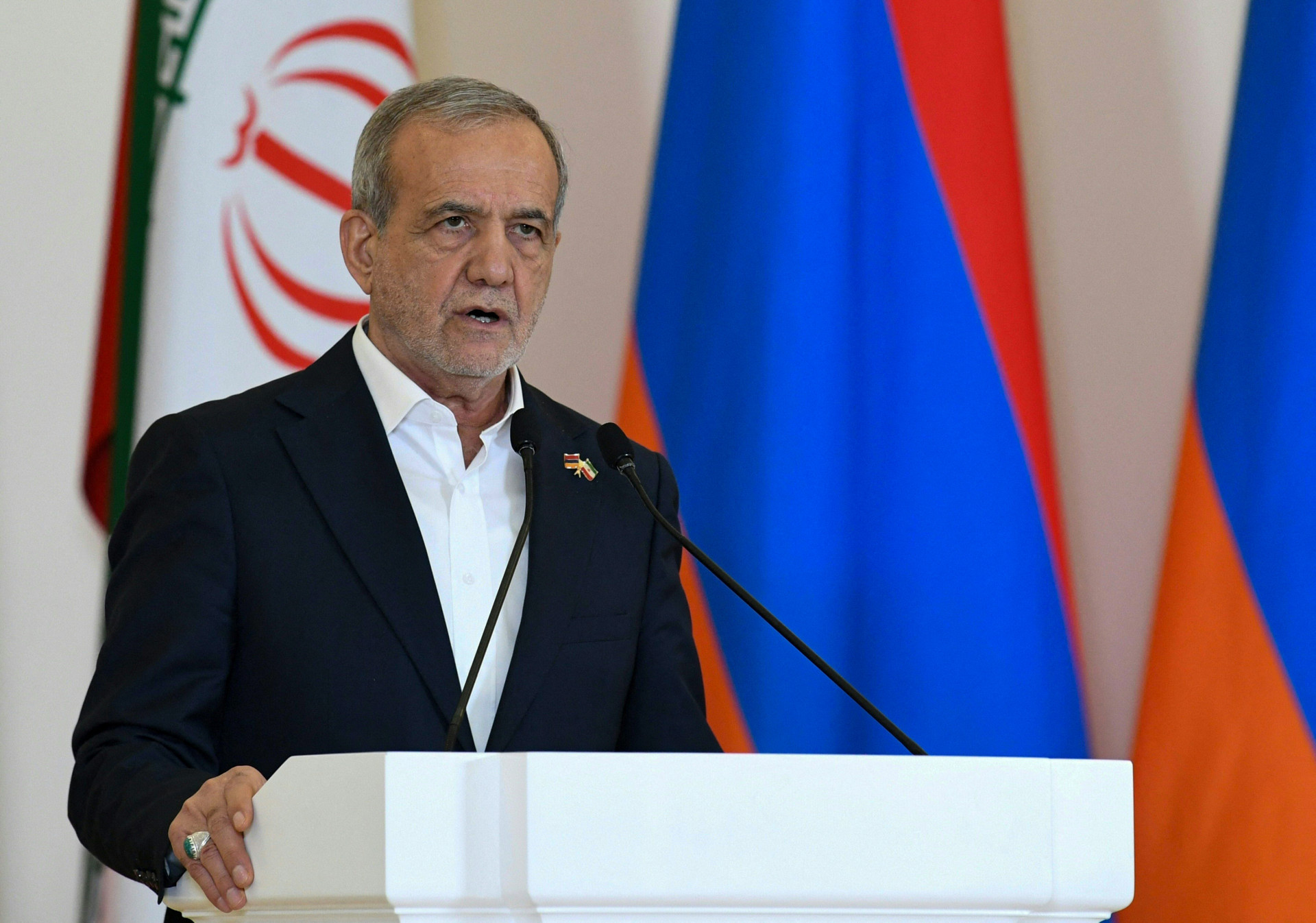 Abordagem dos EUA nos últimos dias mostra que eles querem a rendição do Irã, diz Pezeshkian