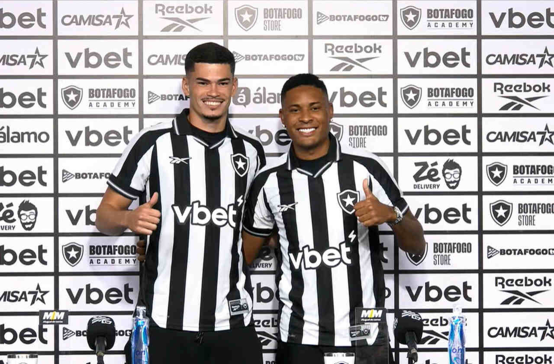 Anthony &eacute; apresentado no Botafogo: “Na hora certa, tenho muito a mostrar”