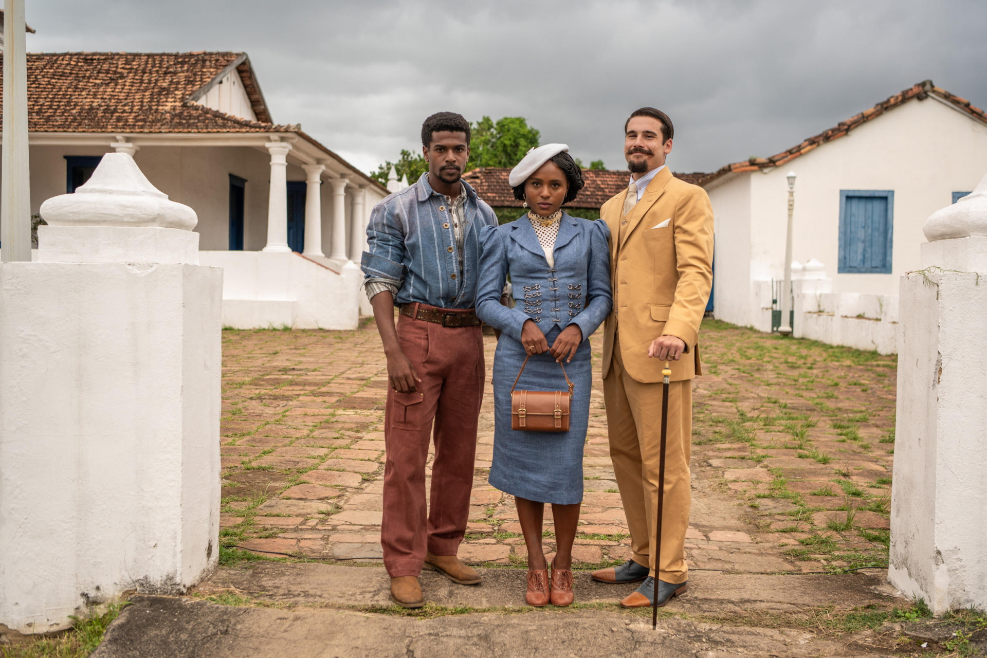 A Nobreza do Amor: Tonho (Ronald Sotto), Alika (Duda Santos) e Mirinho (Nicolas Prattes) -  Estevam Avellar / TV Globo