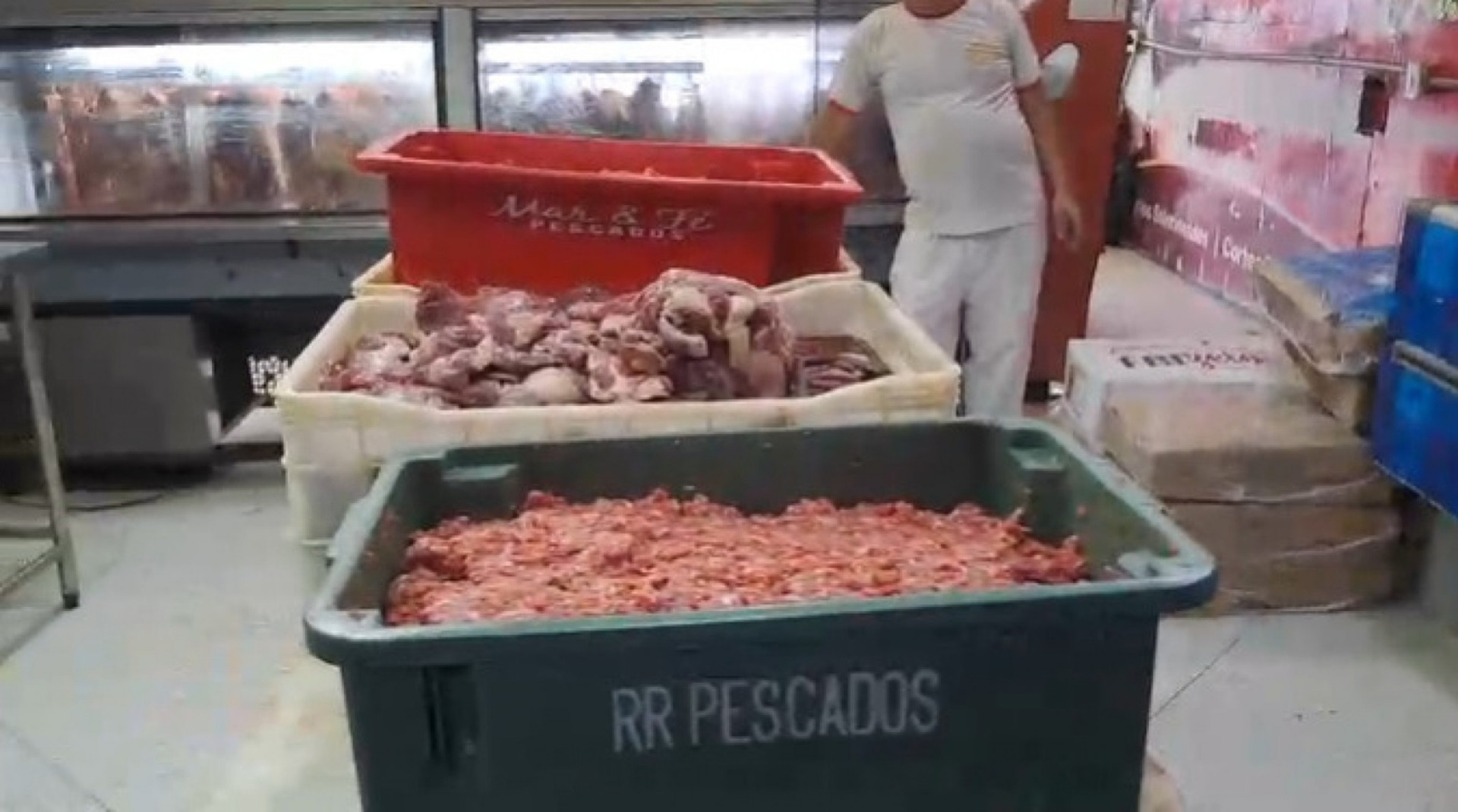 Autoridades apreenderam 180 kg de produtos estragados - Divulgação/PCERJ